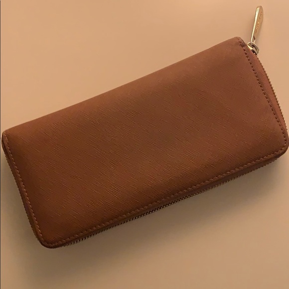 Michael Kors wallet in perfect condition!! - Picture 3 of 3
